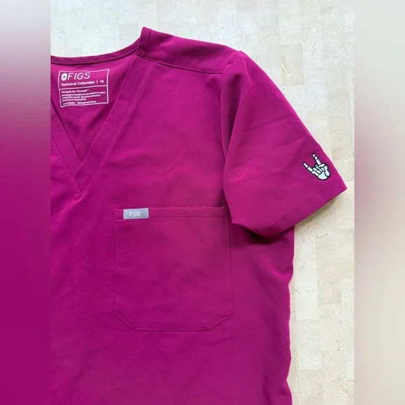 FIGS Catarina Scrub Top Size M Pocket Dark Magenta Purple #2189 “ROCK ON” - Picture 3 of 6